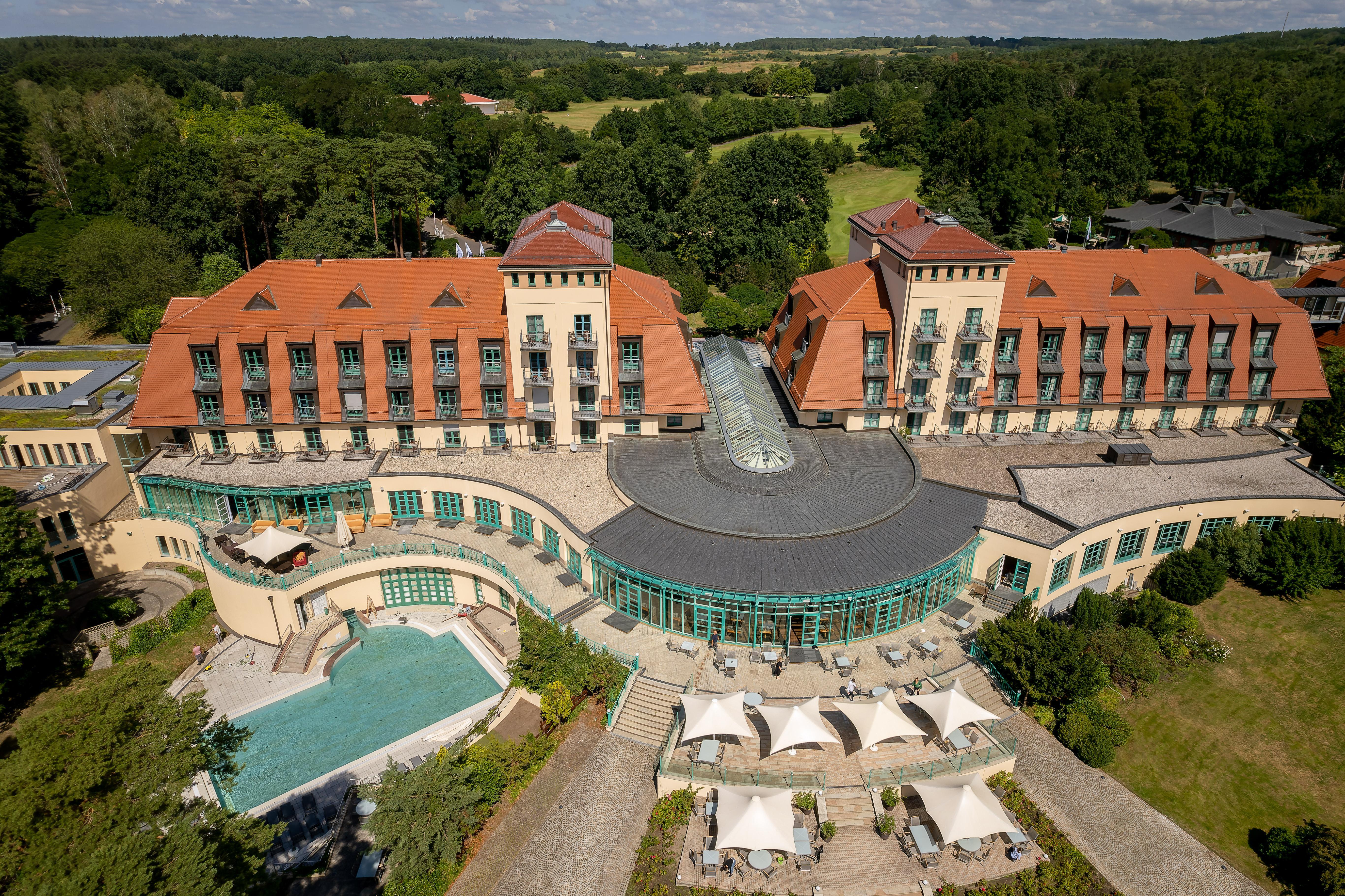 Precise Resort Бад-Заров Экстерьер фото Aerial view of the hotel
