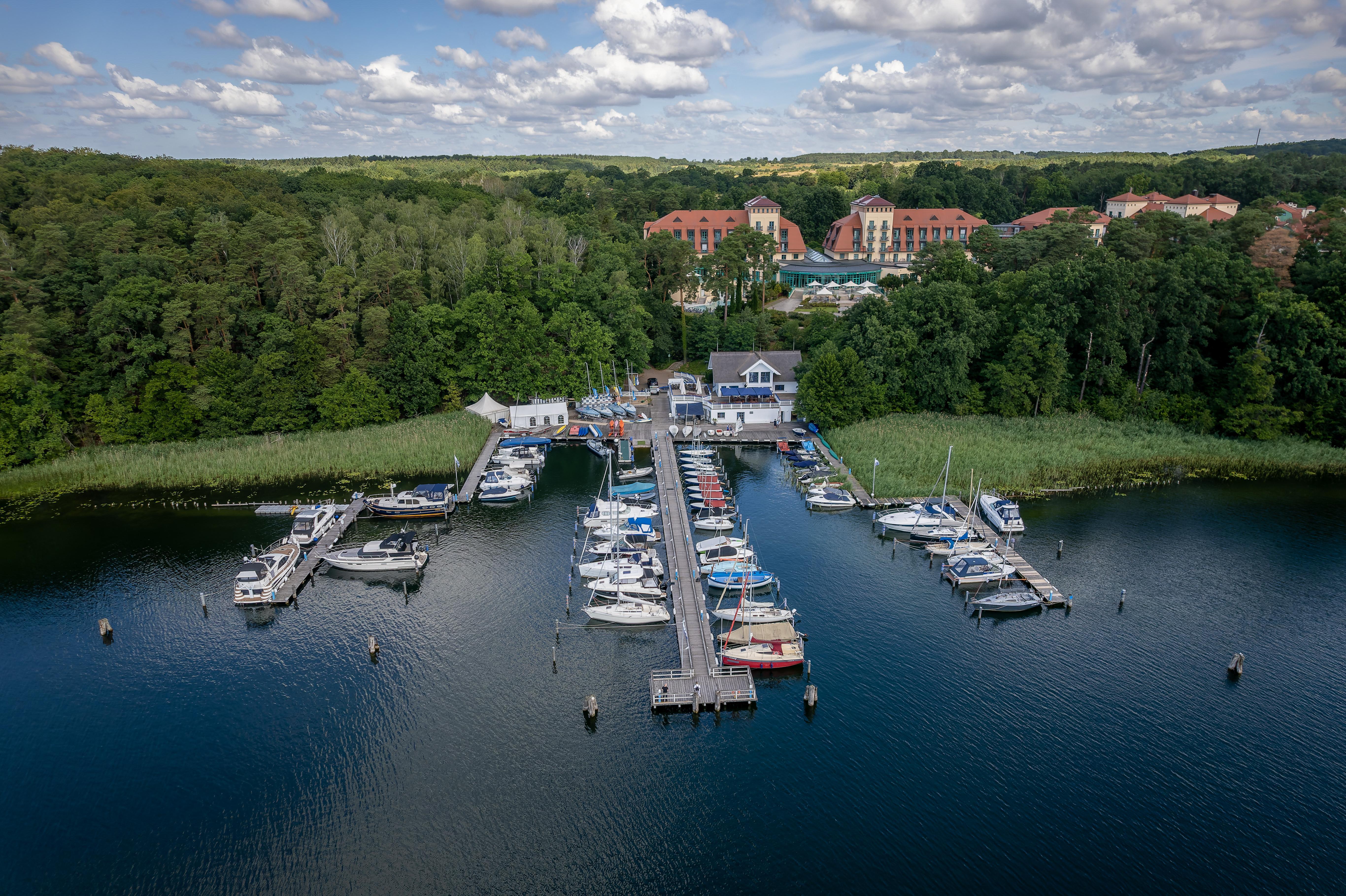Precise Resort Бад-Заров Экстерьер фото Aerial view of the marina