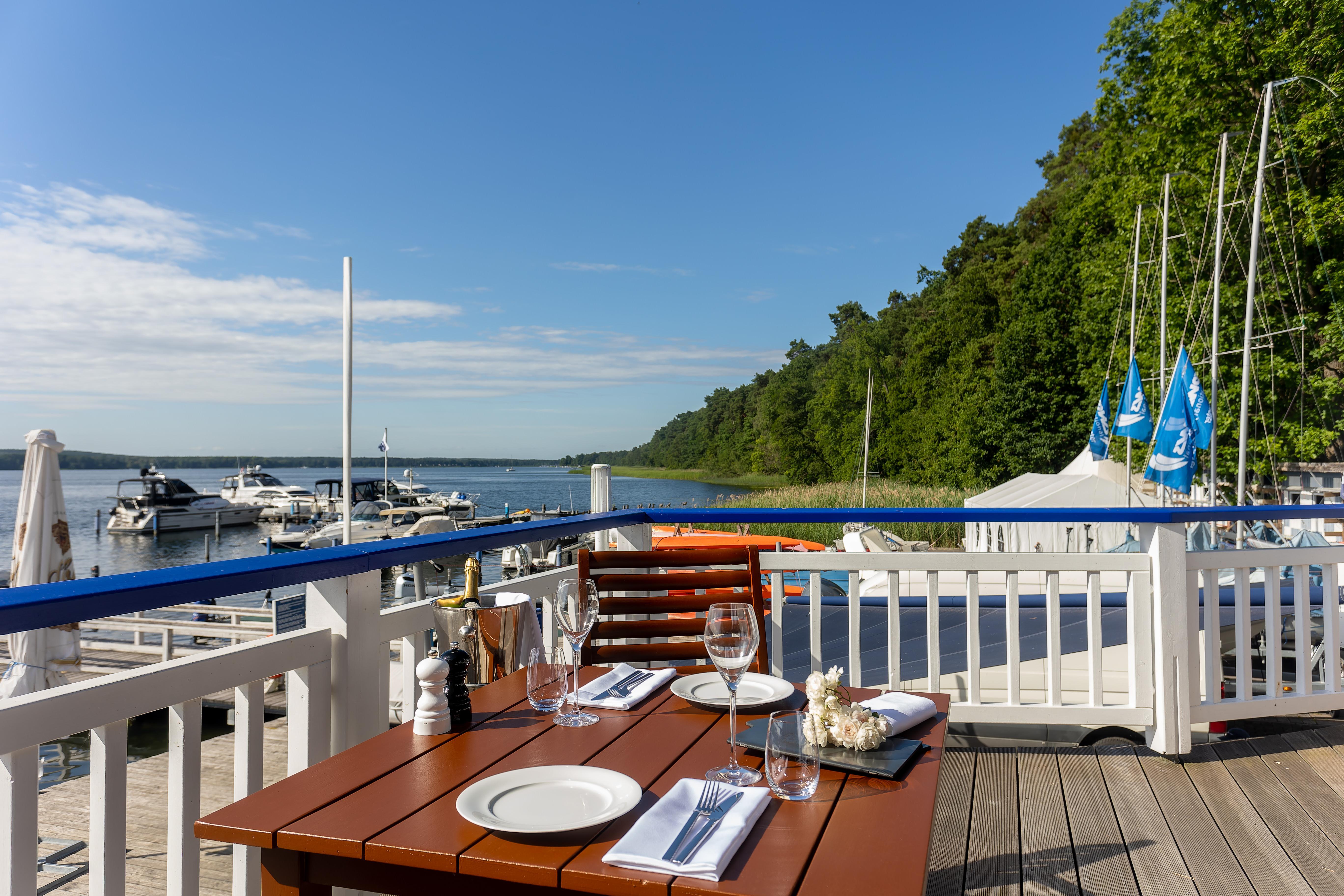 Precise Resort Бад-Заров Экстерьер фото Restaurant on the pier