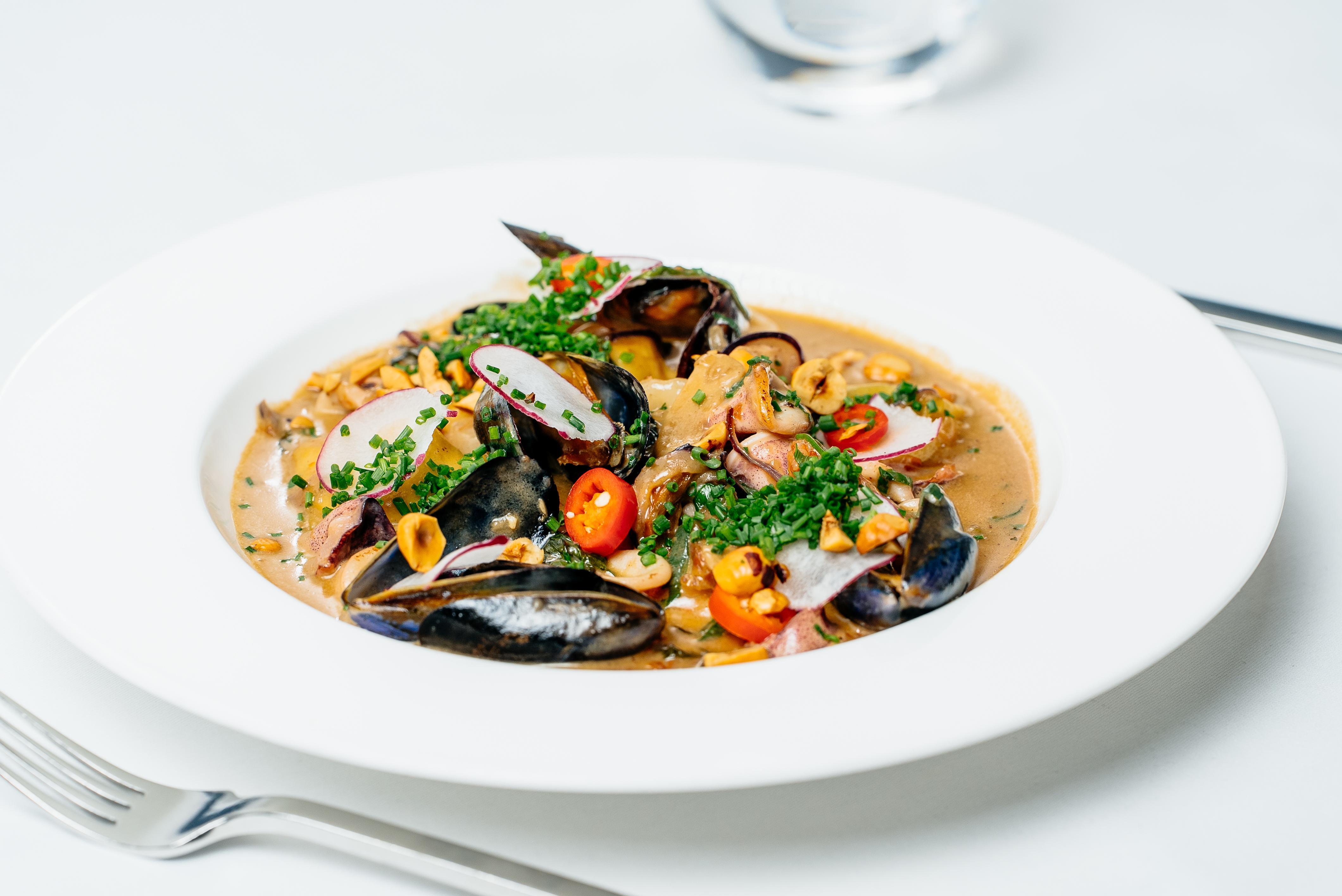 Precise Resort Бад-Заров Экстерьер фото A seafood stew