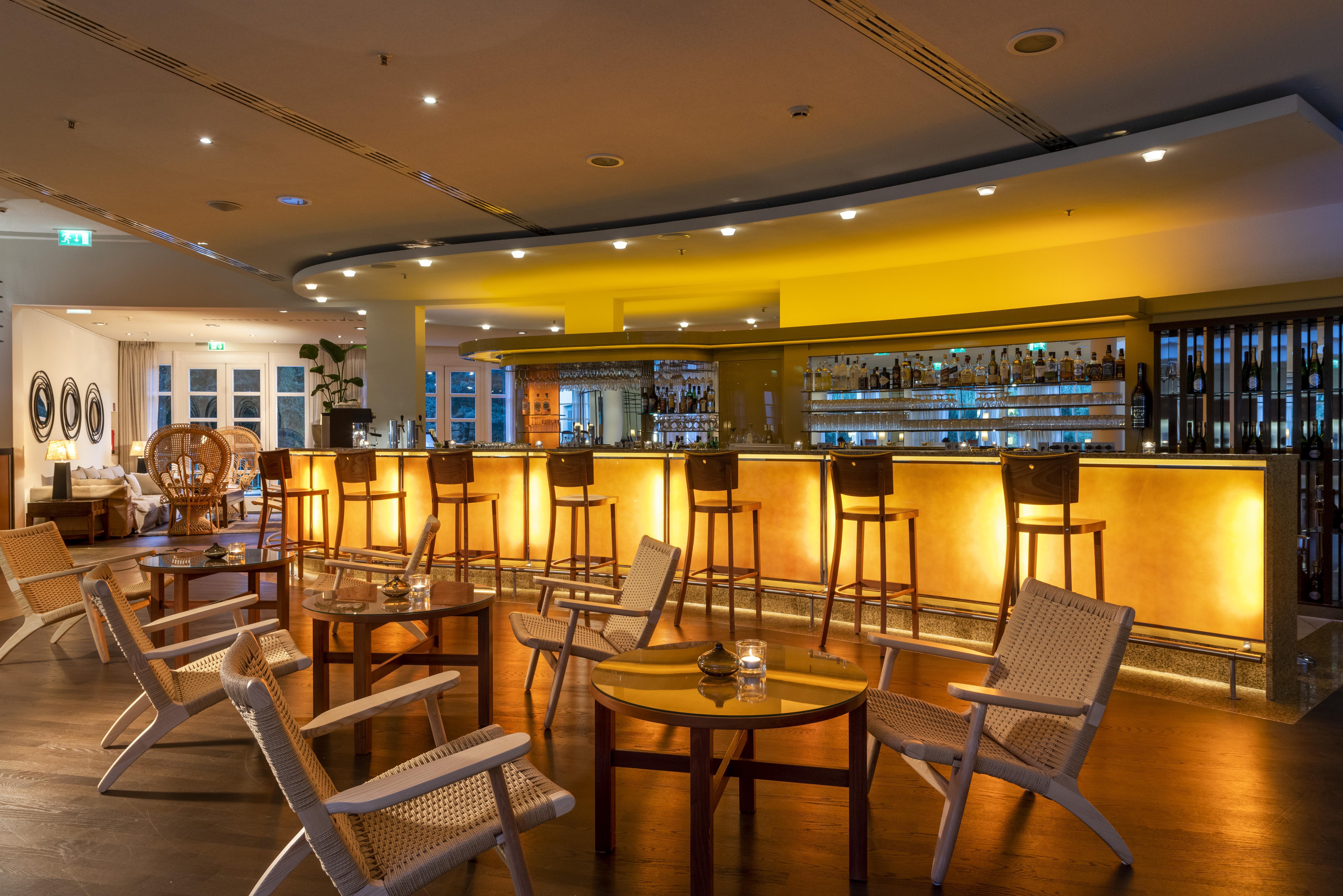 Precise Resort Бад-Заров Экстерьер фото The bar at the hotel